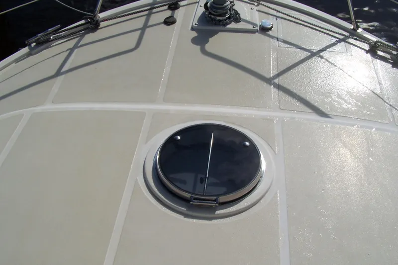 Slide: The Image of 2004 Novatec Islander CPMY boat deck with hatch and winch. - 5
