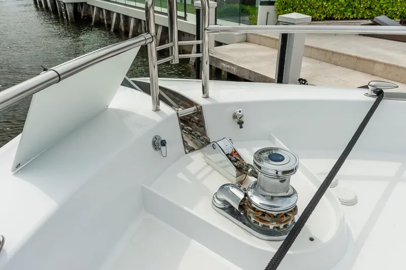 Slide: The Image of Lazzara Yachts 80 Skylounge 2002 - 60