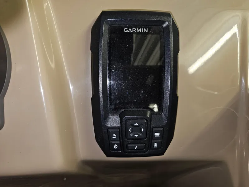 Slide: The Image of Garmin device on 2018 Bennington SX25 boat dashboard, featuring navigation controls. - 5