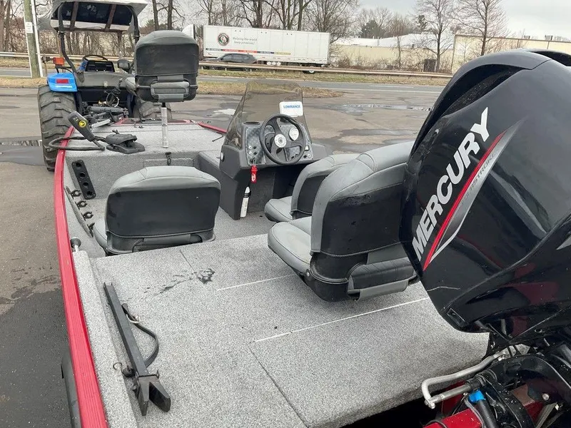 Slide: The Image of 2020 Tracker BASS TRACKER® Classic XL boat with Mercury engine, parked outdoors. - 10