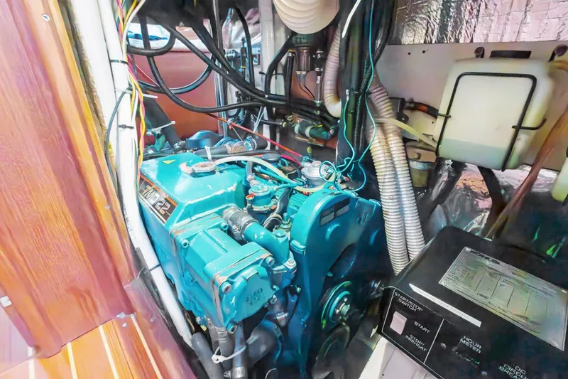 Slide: The Image of Hunter 450 1997 - 52