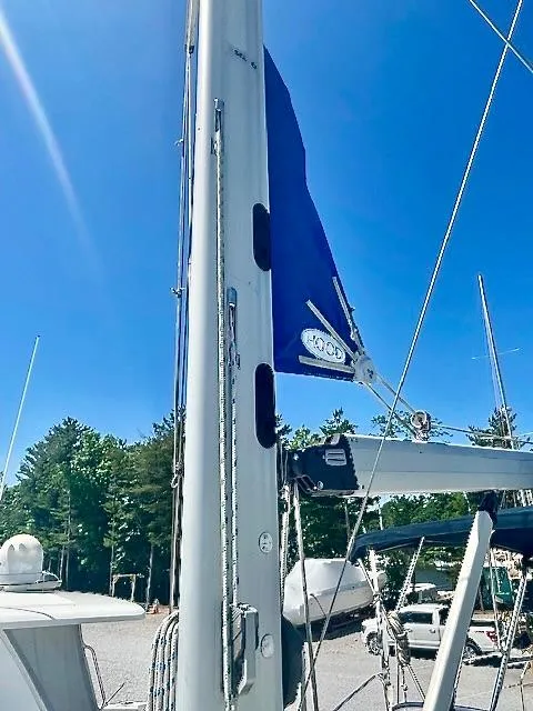 Slide: The Image of Sailboat mast of 2003 Hunter Passage 420 under clear blue sky. - 17