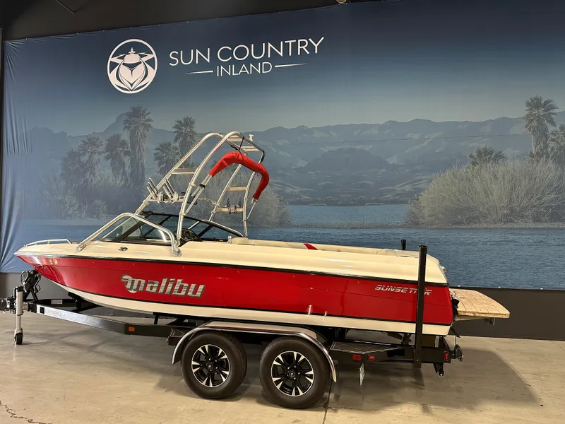 Slide: The Image of 2002 Malibu Sunsetter boat on trailer at Sun Country Inland showroom. - 1