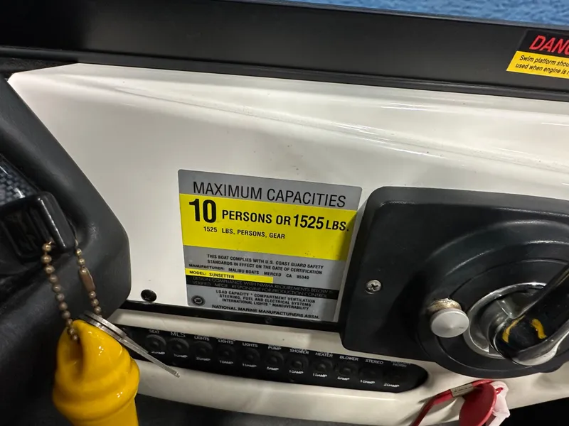 Slide: The Image of 2002 Malibu Sunsetter boat capacity label, maximum 10 persons or 1525 lbs. - 20