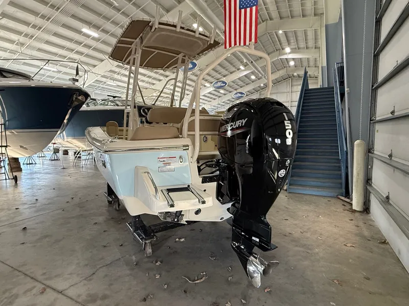 Slide: The Image of Scout 195 Sportfish 2025 - 16