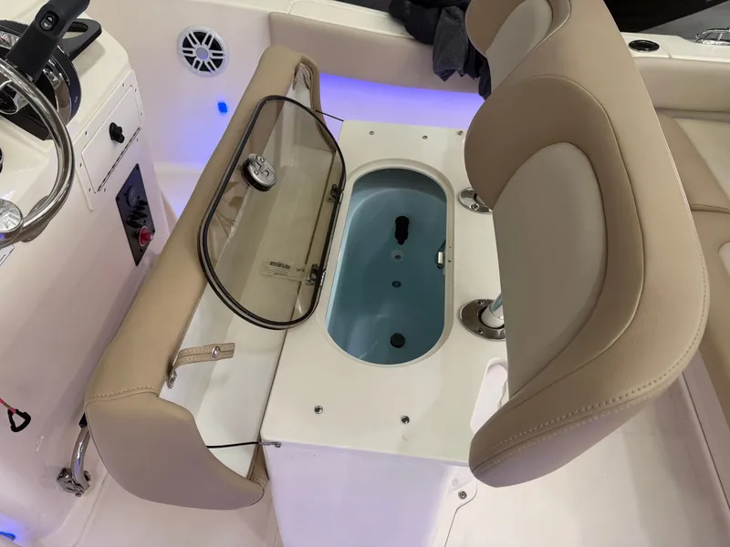 Slide: The Image of Scout 195 Sportfish 2025 - 18
