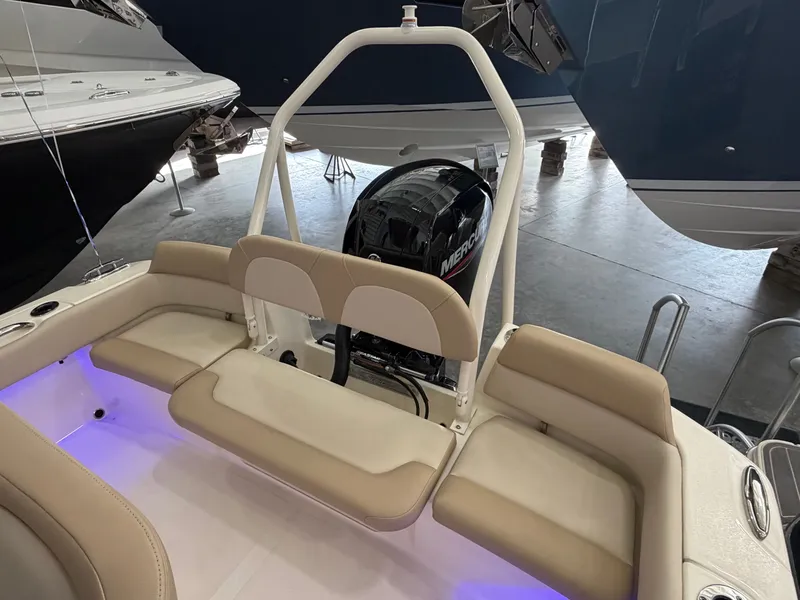 Slide: The Image of Scout 195 Sportfish 2025 - 19