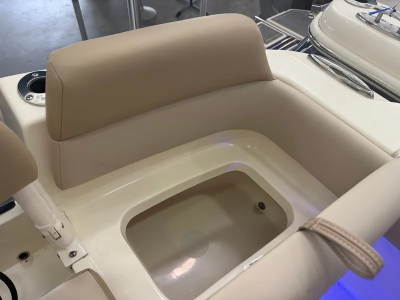 Slide: The Image of Scout 195 Sportfish 2025 - 20