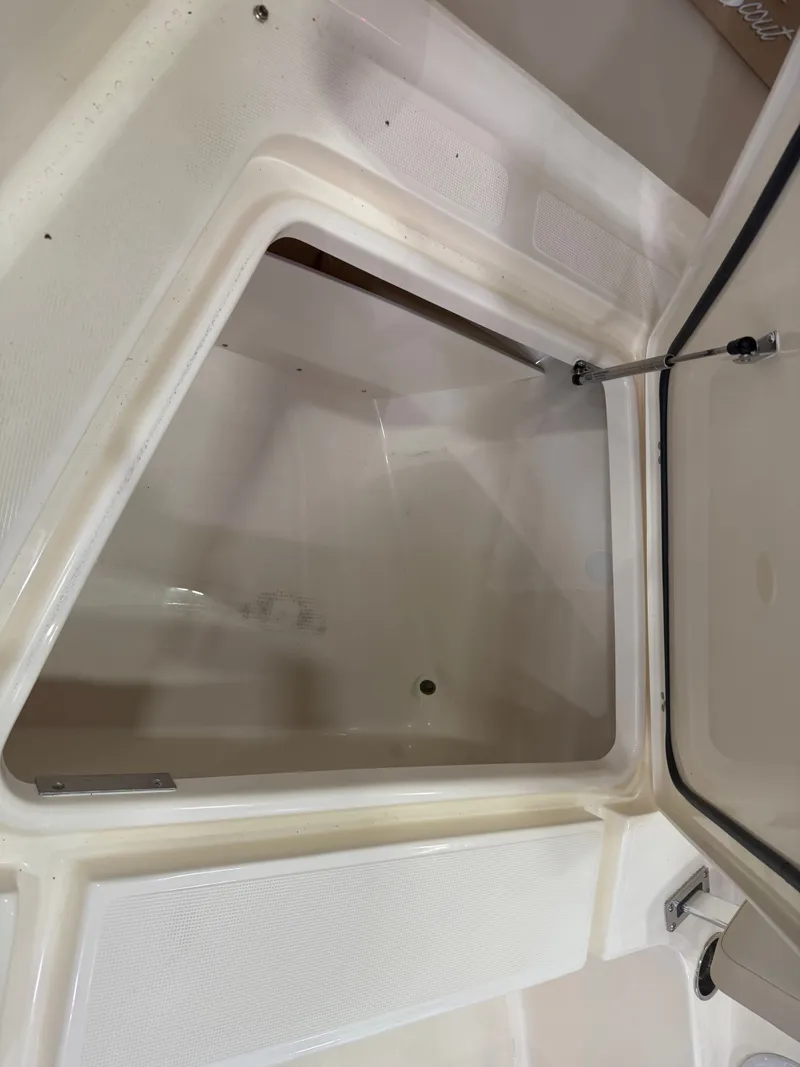 Slide: The Image of Scout 195 Sportfish 2025 - 24