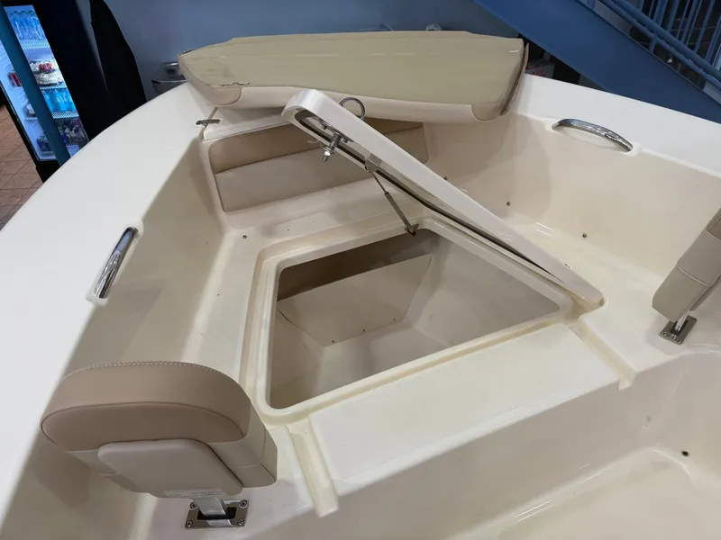 Slide: The Image of Scout 195 Sportfish 2025 - 25