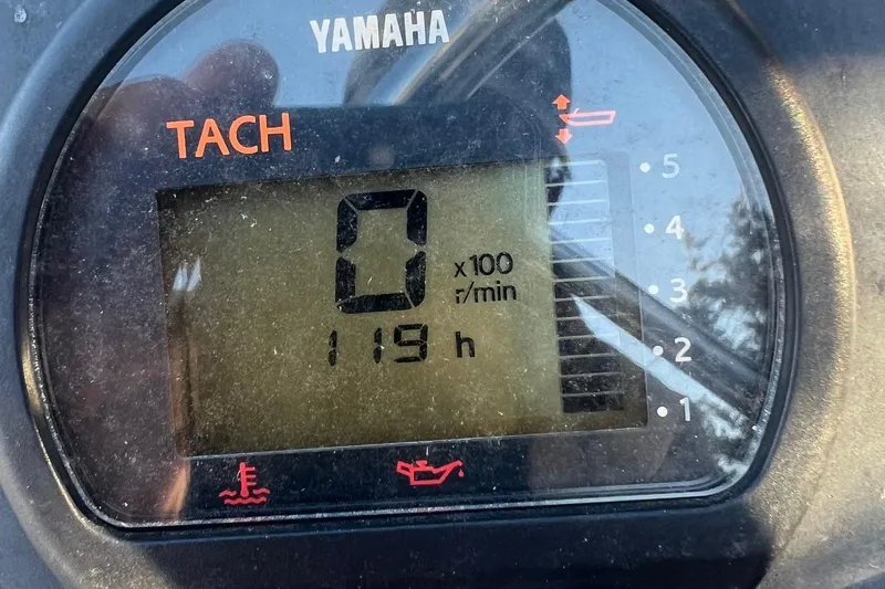 Slide: The Image of Yamaha tachometer displaying 119 hours on a 2000 Boston Whaler 17 Montauk boat. - 10