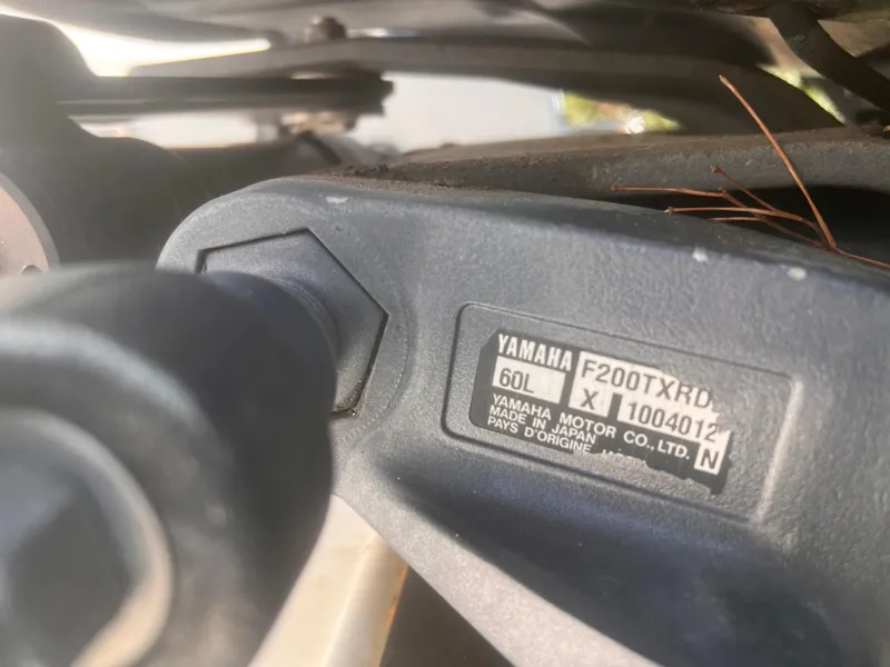 Slide: The Image of Yamaha F200TXRD engine label on 2004 Robalo R225 Walkaround boat. - 12