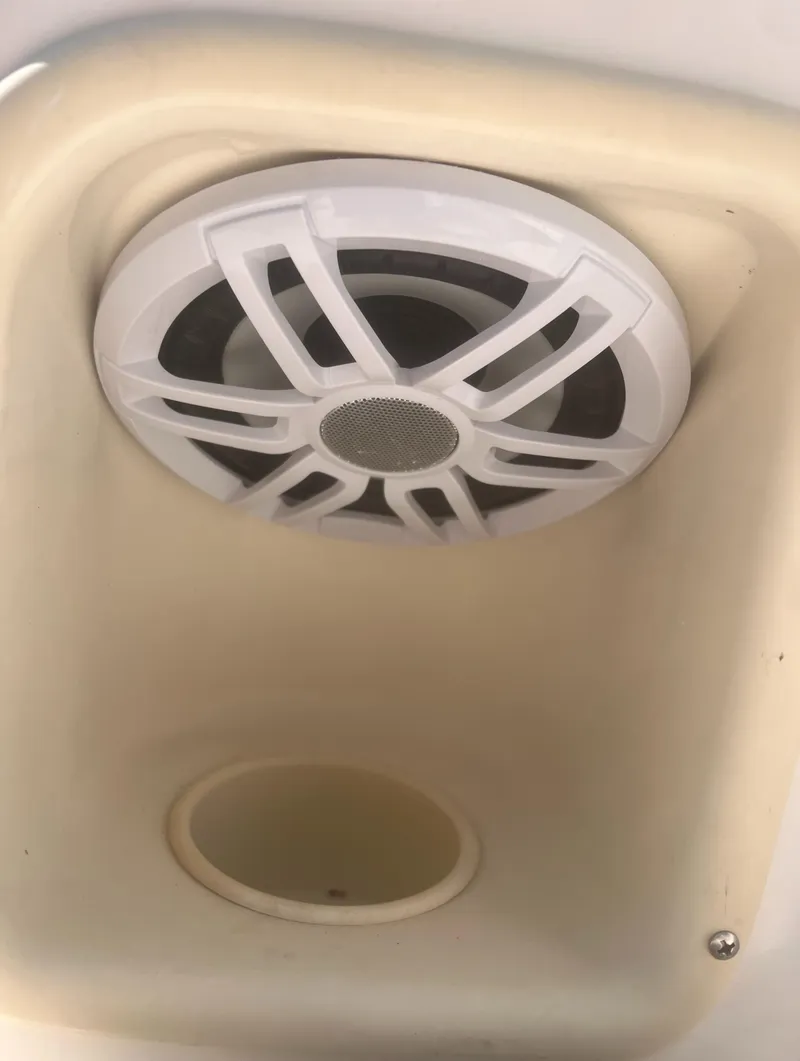 Slide: The Image of 2004 Robalo R225 Walkaround boat speaker and cup holder detail. - 40