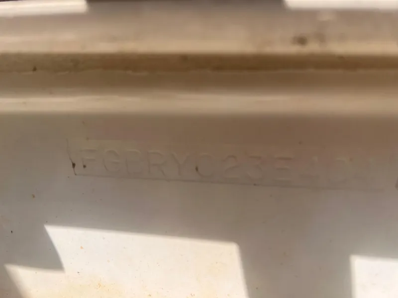 Slide: The Image of Robalo R225 Walkaround 2004 - 52