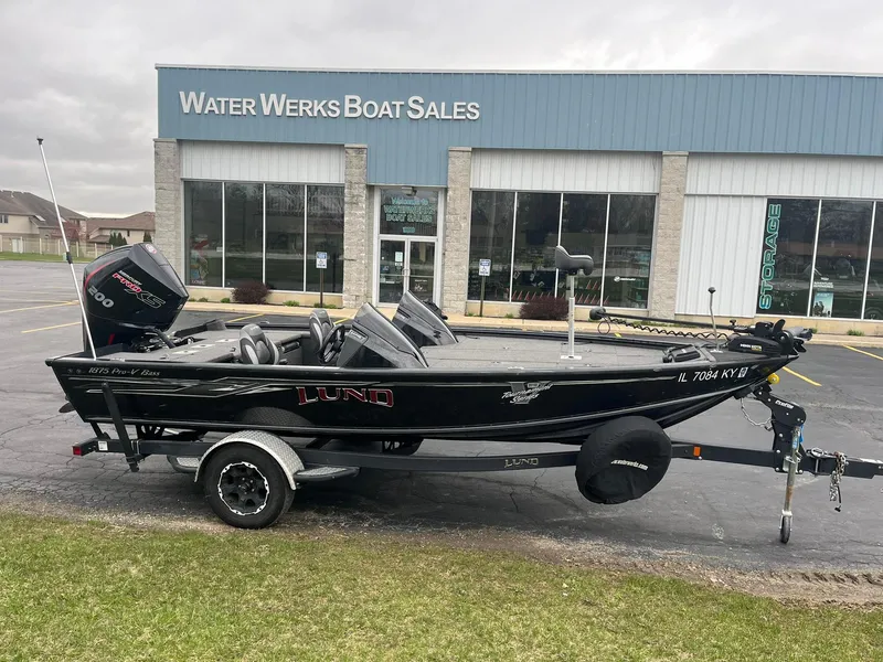 Slide: The Image of 2019 Lund 1875 Pro-V Bass XS boat at Water Werks Boat Sales dealership. - 0