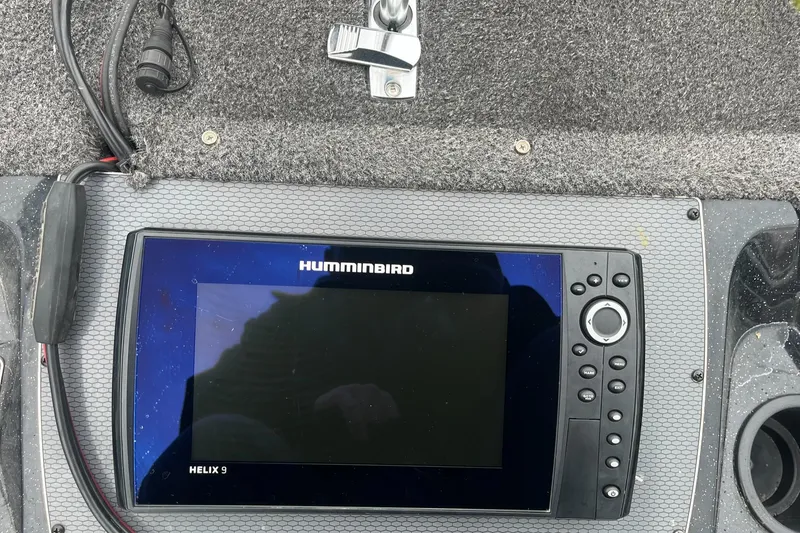 Slide: The Image of Fishfinder display on 2019 Lund 1875 Pro-V Bass XS boat dashboard. - 10