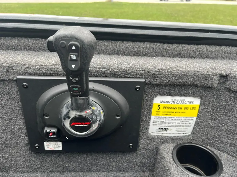 Slide: The Image of Throttle control panel on a 2019 Lund 1875 Pro-V Bass XS boat, showing capacity label. - 14