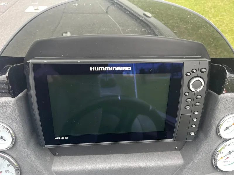 Slide: The Image of Humminbird Helix 10 fishfinder on 2019 Lund 1875 Pro-V Bass XS dashboard. - 15