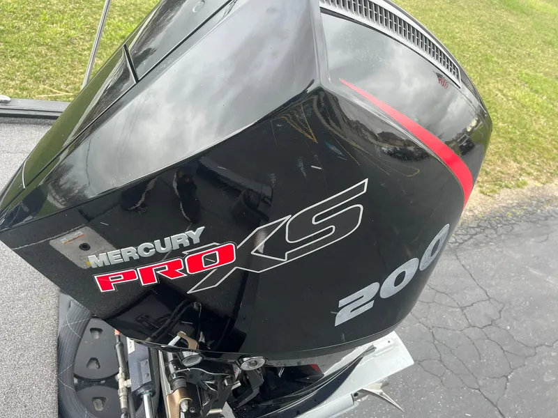 Slide: The Image of Mercury Pro XS 200 engine on 2019 Lund 1875 Pro-V Bass XS boat. - 33