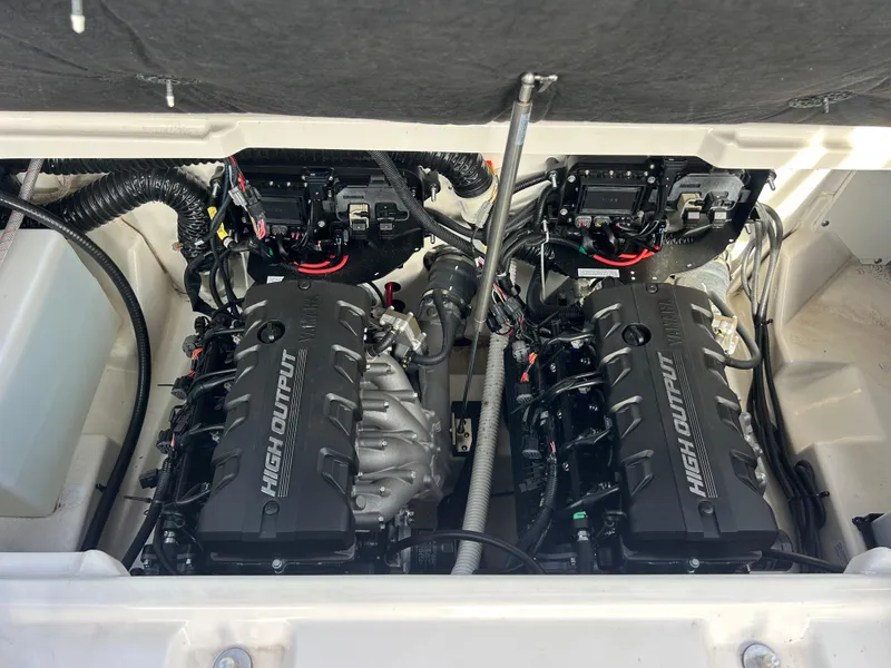 Slide: The Image of 2023 Yamaha Boats 252SD high-output dual engines in open compartment. - 41