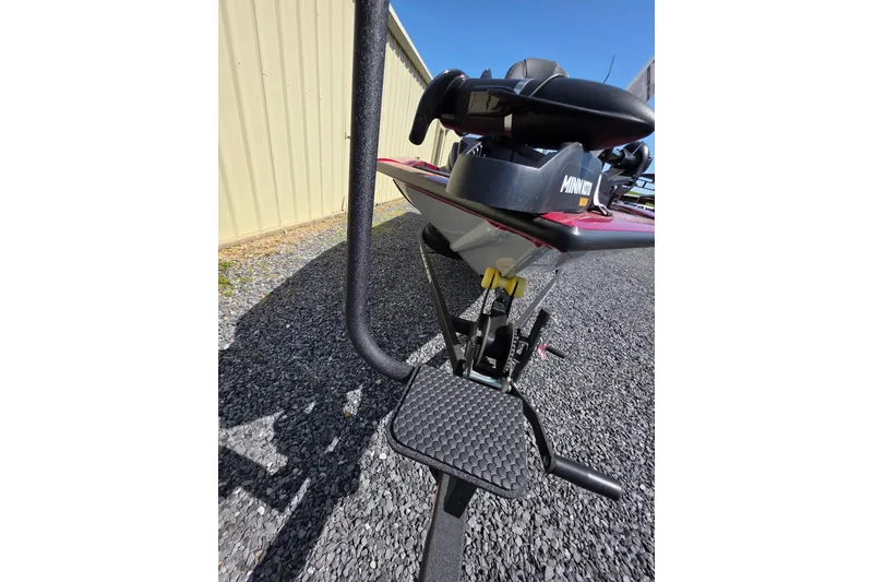 Slide: The Image of 2025 Tracker Pro Team 175 TXW Tournament Edition boat with Minn Kota trolling motor. - 19