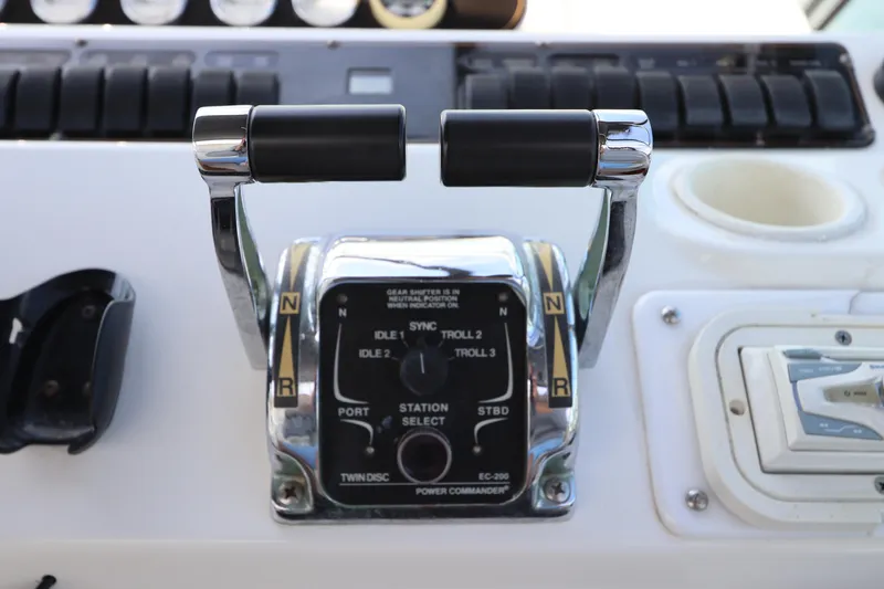 Slide: The Image of Control panel of 2000 Cruisers Yachts 4450 Express Motoryacht with dual throttle levers. - 22