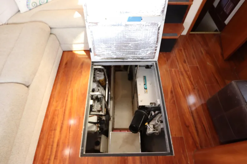 Slide: The Image of Cruisers Yachts 4450 Express Motoryacht 2000 - 52