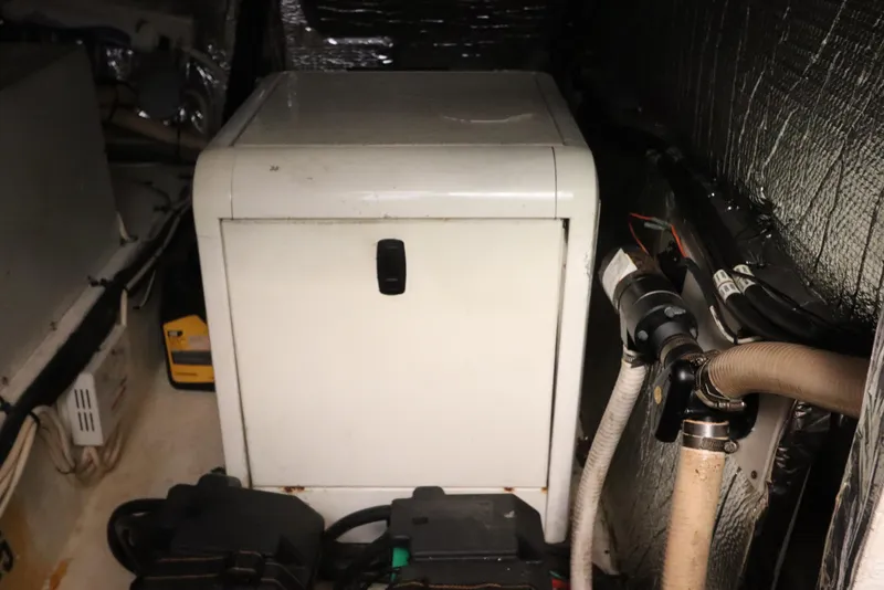 Slide: The Image of Cruisers Yachts 4450 Express Motoryacht 2000 - 55