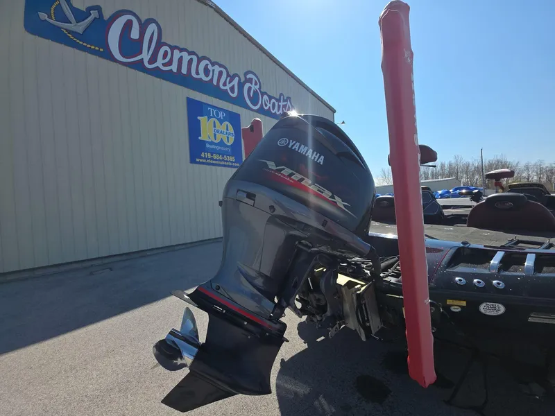 Slide: The Image of 2011 Ranger Z521 Comanche boat with Yamaha engine at Clemons Boats dealership. - 4