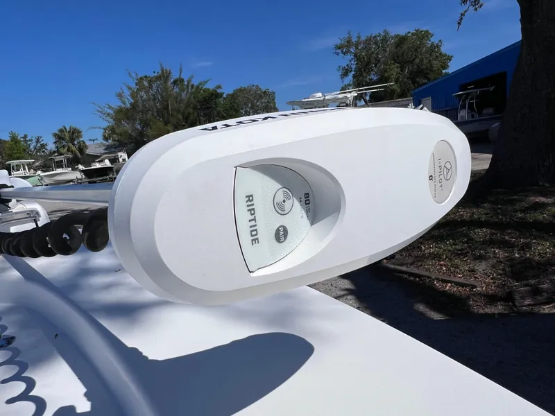 Slide: The Image of 2016 Sportsman Masters 227 Bay Boat with Riptide trolling motor. - 20