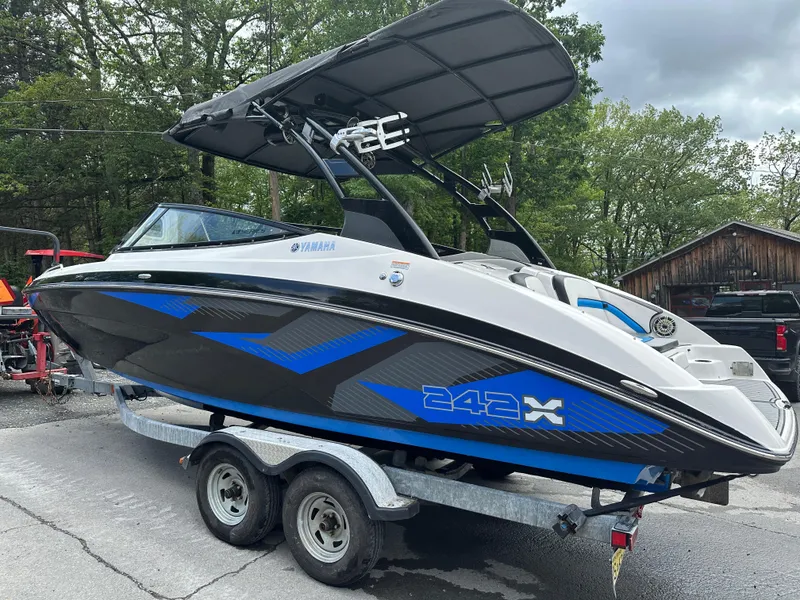 Slide: The Image of 2016 Yamaha Boats 242X E-Series on trailer, featuring sleek design and blue accents. - 15