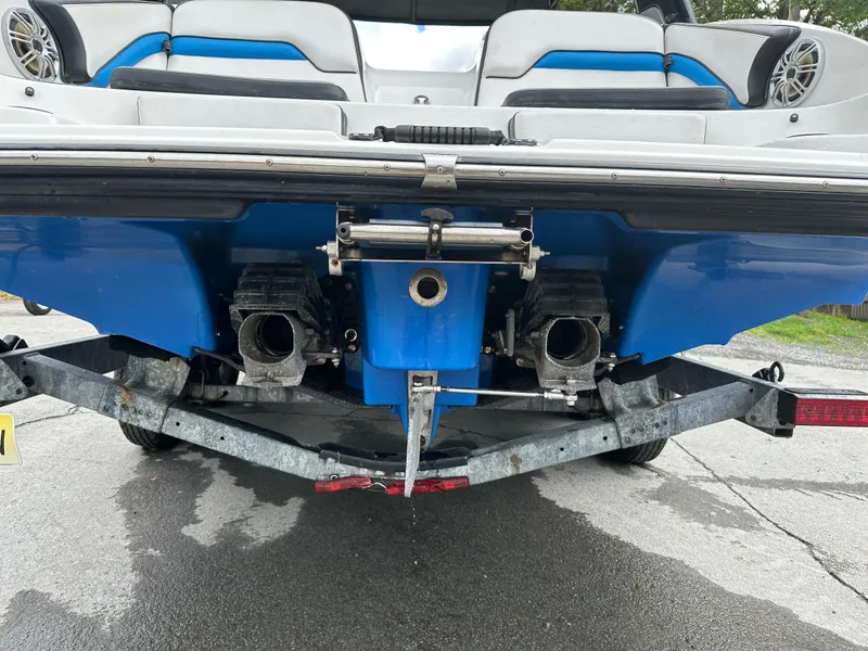 Slide: The Image of Rear view of a 2016 Yamaha Boats 242X E-Series on a trailer. - 26