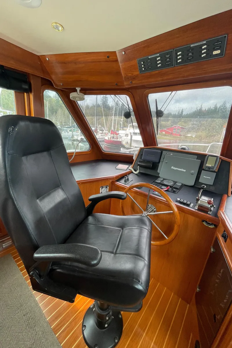 Slide: The Image of Helm of 2006 North Pacific 42 yacht with leather chair and navigation equipment. - 20