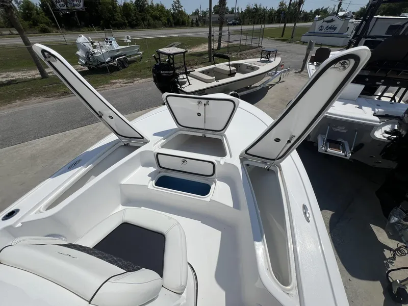 Slide: The Image of Tidewater 2110 Bay Max 2025 - 12