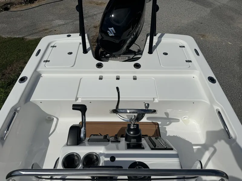 Slide: The Image of Sea Pro 172 Bay 2025 - 5