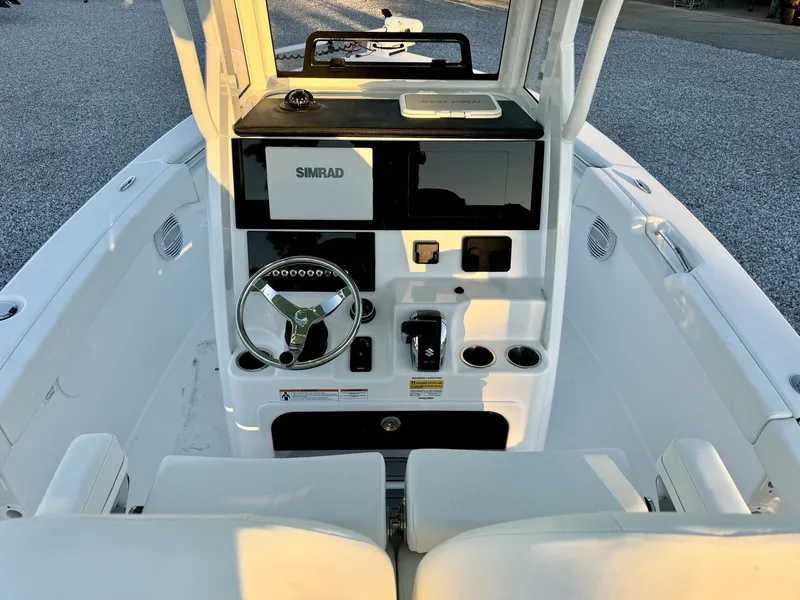 Slide: The Image of Sea Pro 242 2025 - 10