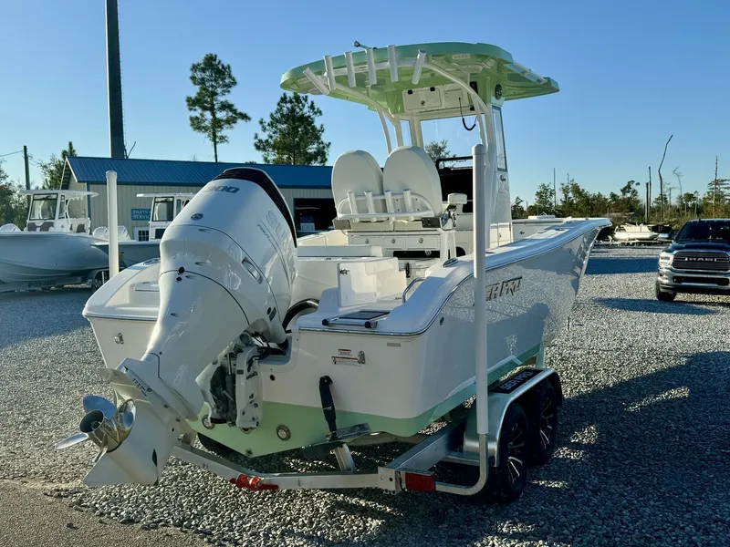 Slide: The Image of Sea Pro 242 2025 - 6