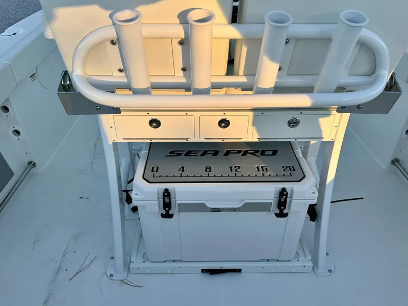 Slide: The Image of Sea Pro 242 2025 - 7