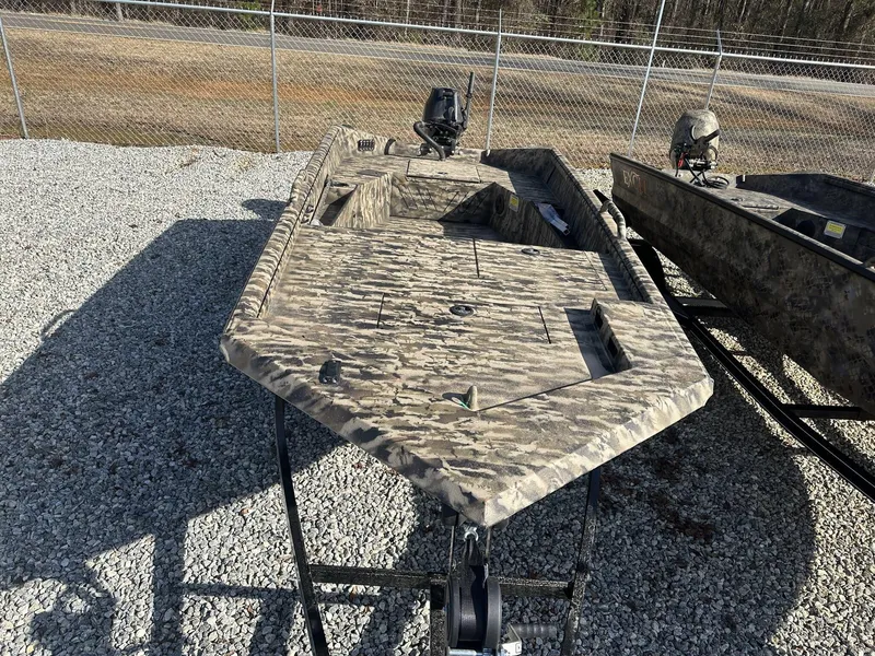 Slide: The Image of 2025 Excel Viper F4 1554 Eclipse Electric Trim boat on gravel lot. - 5