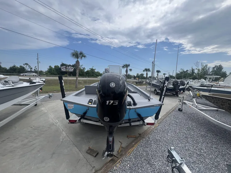 Slide: The Image of 2025 Xpress Hyper-Lift Series H22B boat with 175 horsepower engine, displayed outdoors. - 6