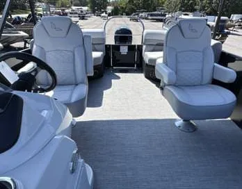 Slide: The Image of Lowe SF 212 WT Sport Fish 2025 - 13