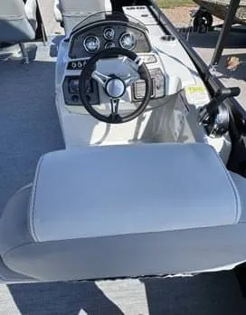 Slide: The Image of Lowe SF 212 WT Sport Fish 2025 - 14
