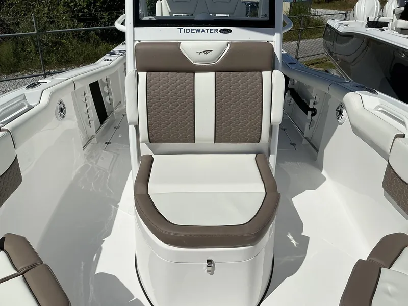 Slide: The Image of Tidewater 272 CC Adventure 2025 - 13