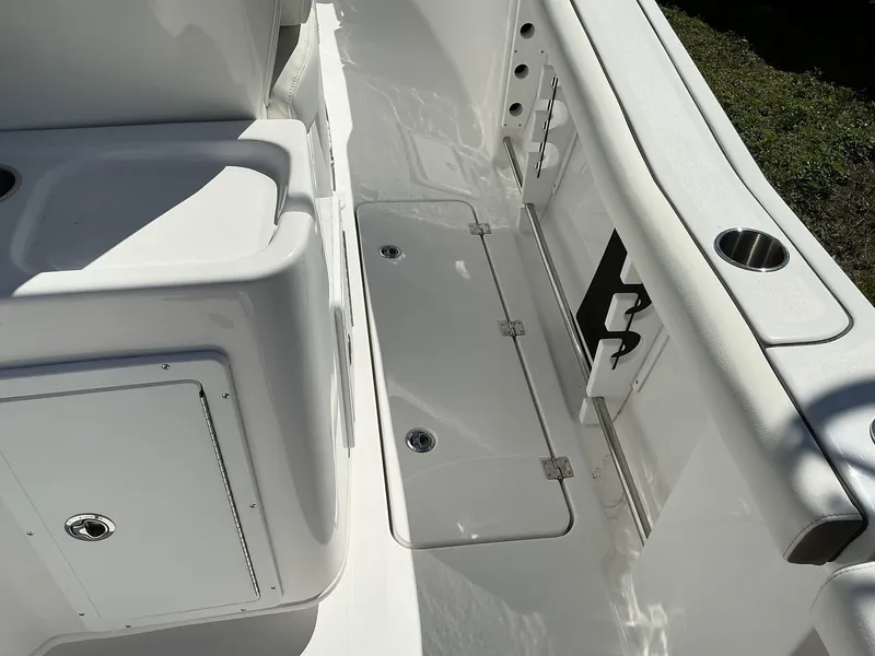 Slide: The Image of Tidewater 272 CC Adventure 2025 - 16