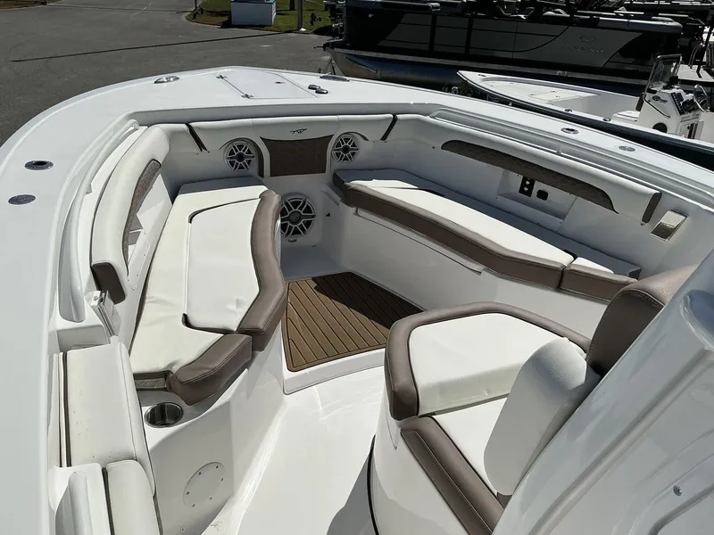 Slide: The Image of Tidewater 272 CC Adventure 2025 - 17