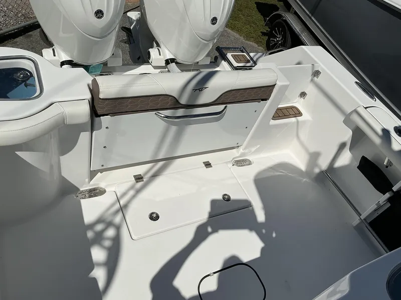 Slide: The Image of Tidewater 272 CC Adventure 2025 - 21