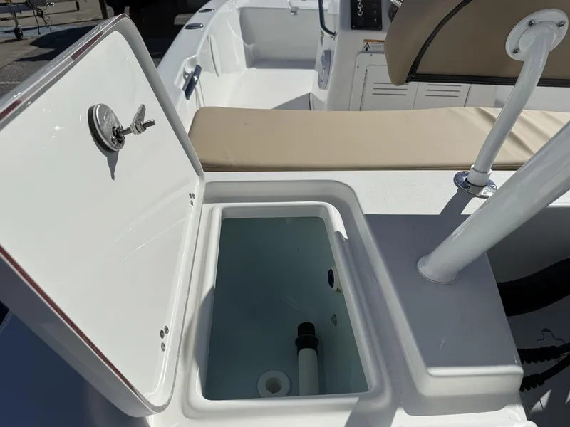 Slide: The Image of Sea Pro 172 Bay 2025 - 6