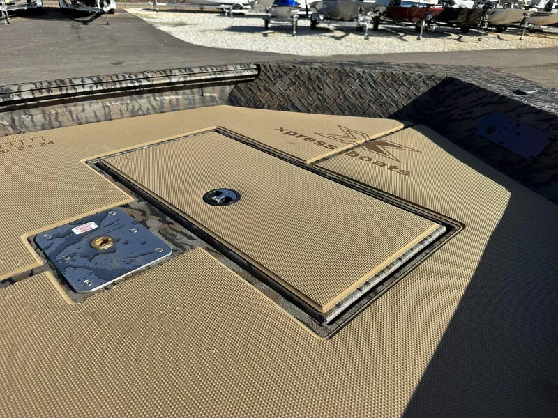 Slide: The Image of 2025 Xpress HD16DB boat with Seadeck and livewell, featuring durable deck design. - 11