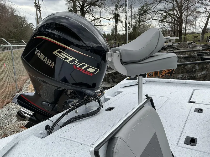 Slide: The Image of 2025 Xpress Xplorer Series XP20CC boat with Yamaha SHO VMAX engine. - 4