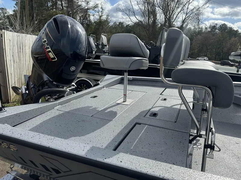 Slide: The Image of 2025 Xpress Hyper-Lift Series H22B boat with Yamaha engine, featuring comfortable seating. - 9